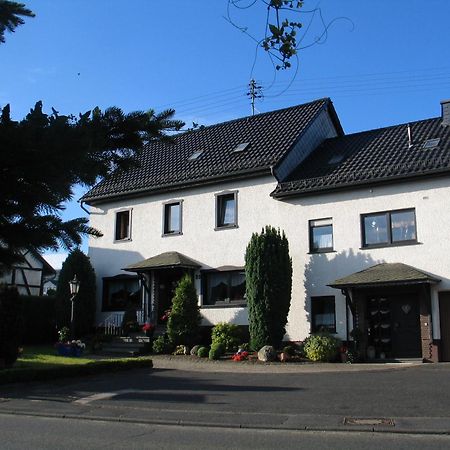 Haus Claudia Hotel Müllenbach Екстериор снимка